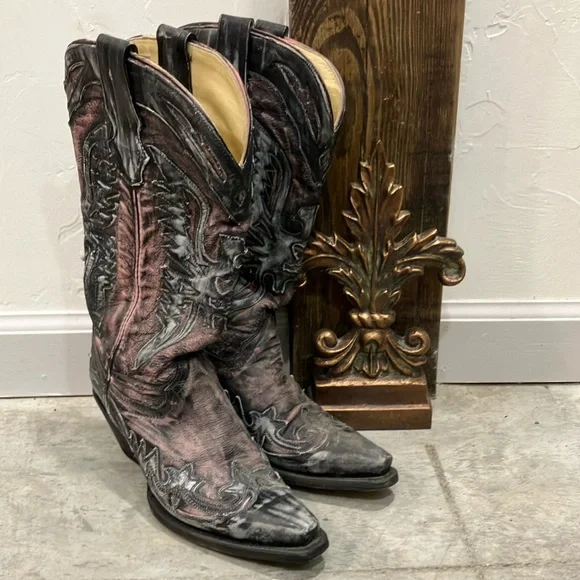 CORRAL Western Cowboy Boots with Intricate Design - Picture 2 of 5